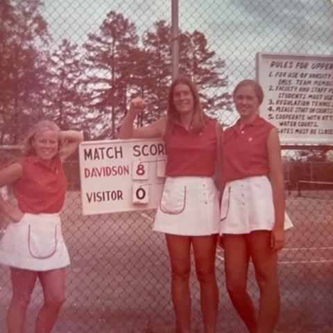 McAvoy (far right) with tennis teammates (l-r) Carol Goldsborough Jarrett ’75 and Dea Booth Verlin ’76