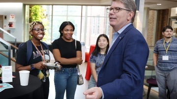 Students at First Gen Lunch with Doug Hicks
