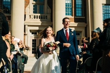 Haeger marries Lincoln Davidson ’15 on the steps of the Chambers building