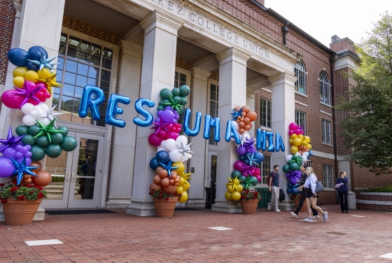 blue balloons spelling "resumania" outside a brick building