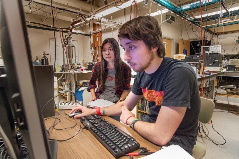 Students in lab working on project