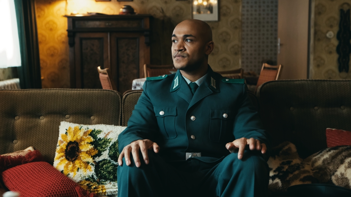 From Police Officer to Public Enemy to Peace Seeker: Cast & Crew of 'Sam—A Saxon' Begin Educational Tour at Davidson College - Vimarsana News