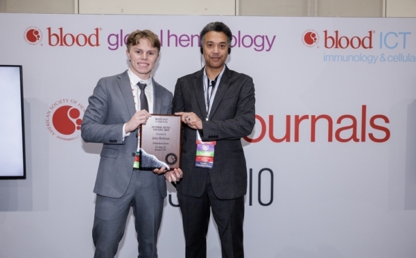 Joshua Wischmeyer, a junior biology major from Denver, Colorado, receiving award