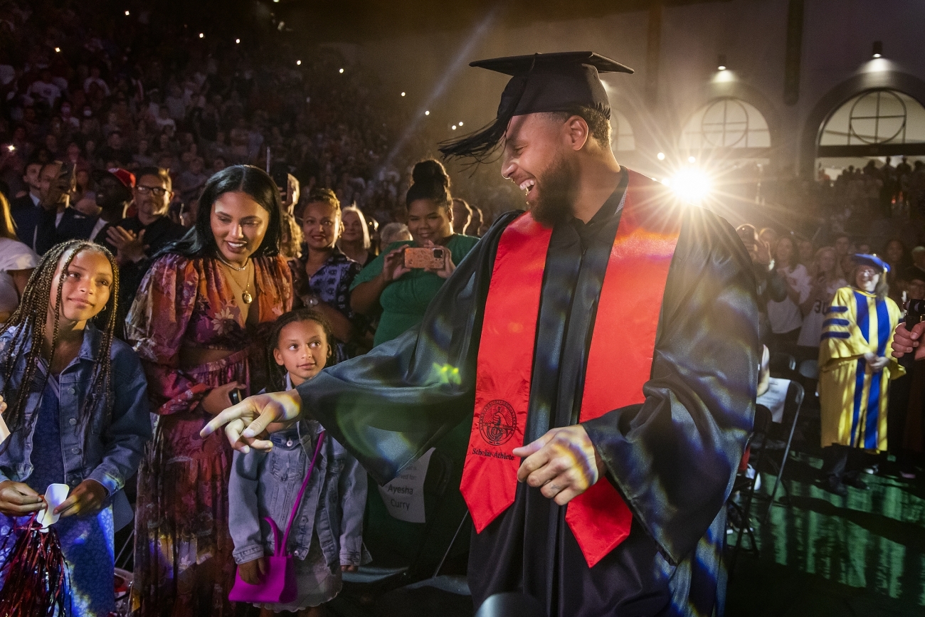 Davidson College retires NBA champ Stephen Curry's No. 30 jersey