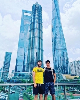 Happy Saturday from these ‘Cats abroad in Shanghai