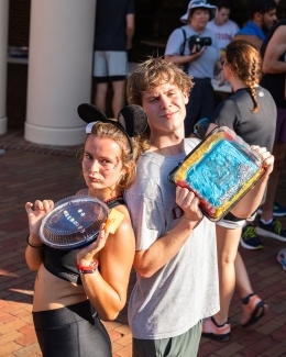 Cake Race 2023 Runners Hold Cakes