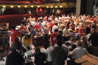 Students volunteering, photo by Bill Giduz