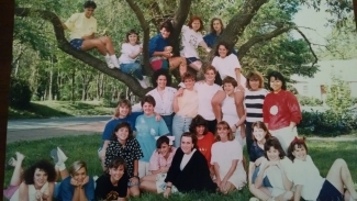 Kirsten Sikkelee ’90, blonde in the tree to the far right with hall mates at Davidson College