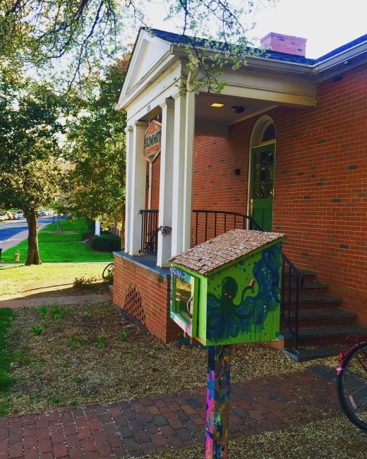 Fun photo of a LFL on Davidson College’s campus near their coffee shop