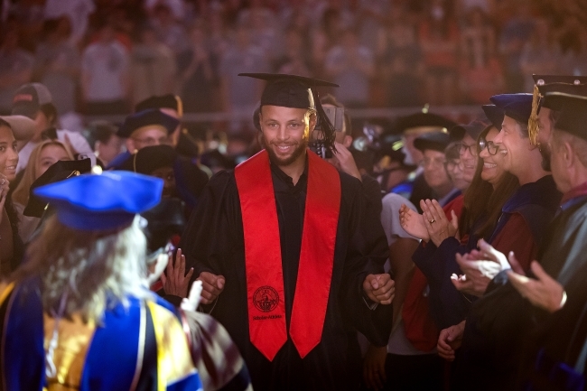 Steph Curry entering arena during Curry for 3 event