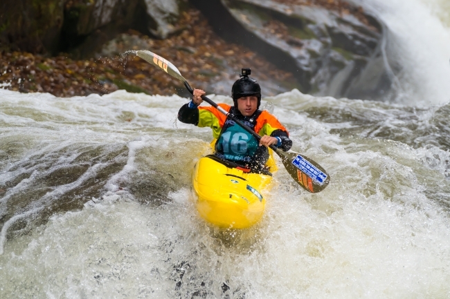 Josh Huber '22 Kayaks Green River Race
