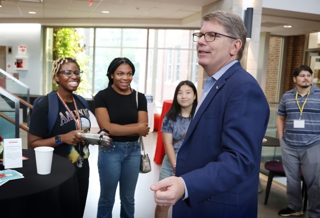 Students at First Gen Lunch with Doug Hicks