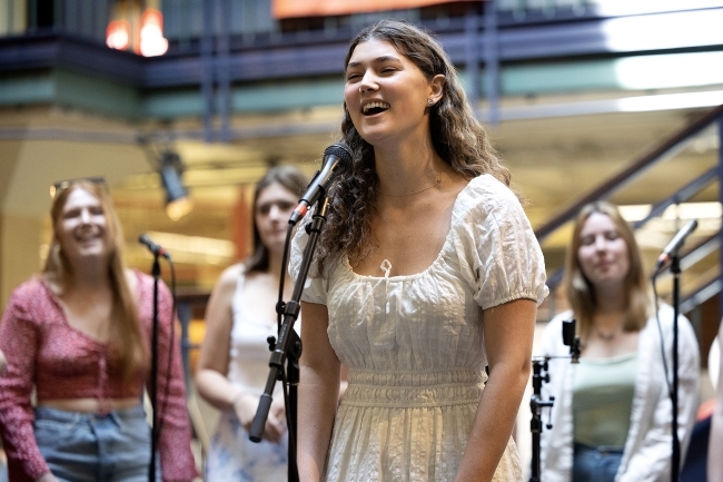 Students Sing A Cappella