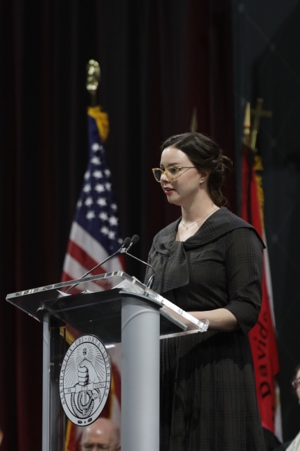 Leah Mell '19 delivers inaugural poem