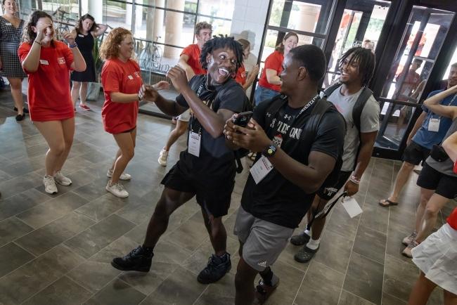 Students walk and smile during Orientation 2023