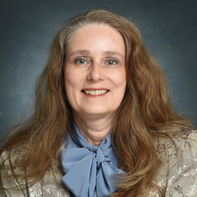 Julia Deal Headshot