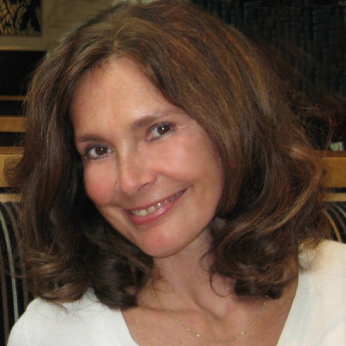 Cynthia Lewis Headshot