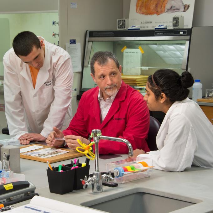 Julio Ramirez in Lab with Students