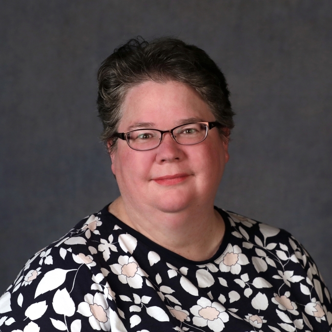 Rebecca Ruhlen Headshot