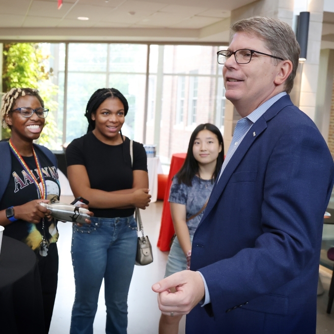 Students at First Gen Lunch with Doug Hicks