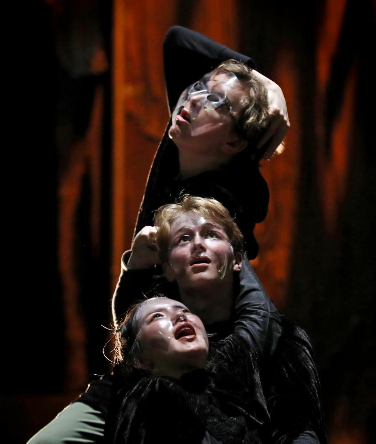 Macbeth's Three Witches Pose forming a column