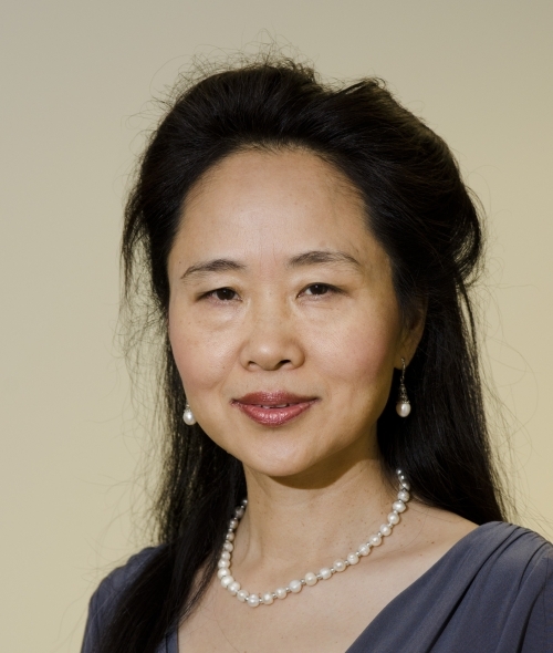 Vivian Shen Headshot