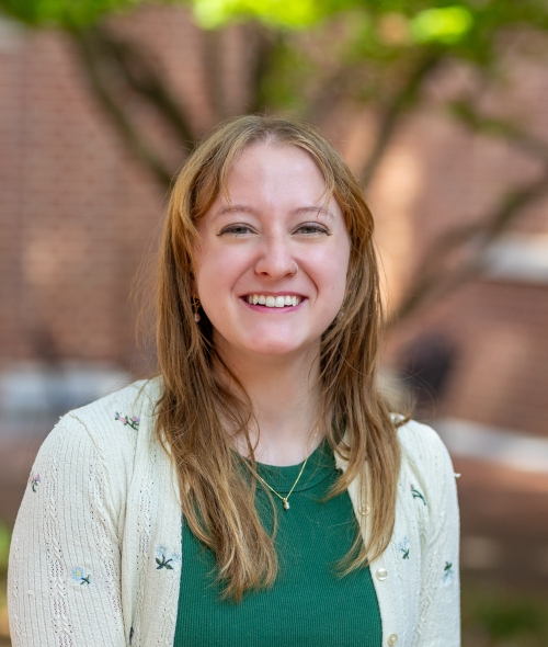 Maggie Garrett headshot