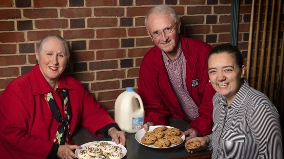 Harriet Kessler, Dennis Appleyard, and Grace Cain ’20 with plates of cookies