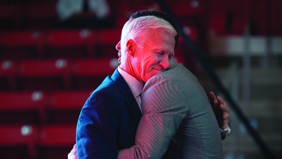 Bob McKillop hugging Stephen Curry