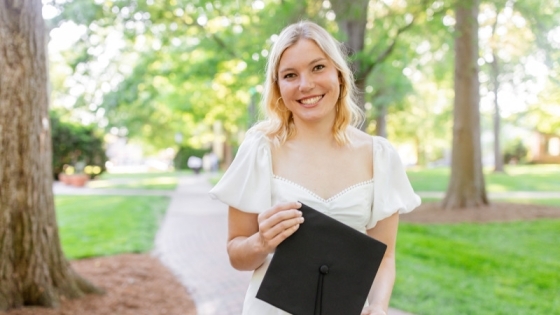 Siena Senn '22 holding graduation cap