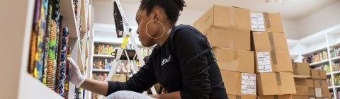 Student Gallery Intern Sets Up Books, Part of Yinka Shonibare's "American Library"