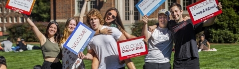 welcome new wildcats! Students holding signs