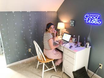 Lindsey Voelker ’23 at home at her desk