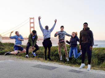 students in front of Golden Gate Bridge