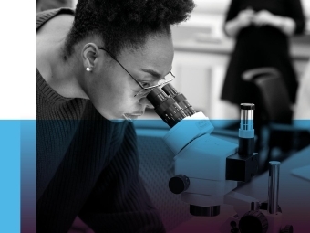 #DAVIDSONTRUE Student at microscope