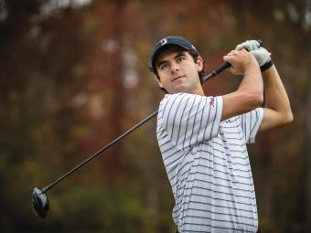 Student Alex Ross '21 golfing 