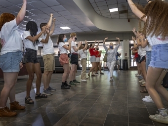 Orientation Welcome Tunnel with Family Member Walking Through and Students Cheering