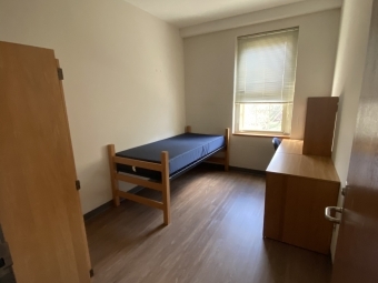 Tomlinson quad single dorm room
