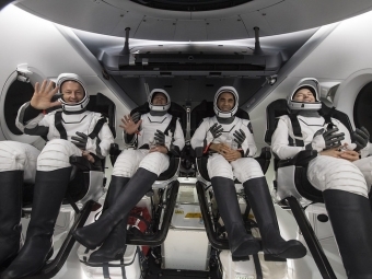 NASA Crew Dragon “Endurance” Including Davidson Alum Pilot Tom Marshburn