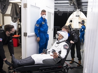 NASA Crew Dragon “Endurance” Pilot Tom Marshburn helped off the spaceship