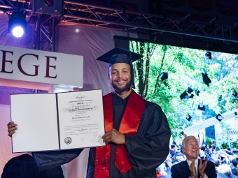 Steph Curry graduates, has number retired as he's inducted into