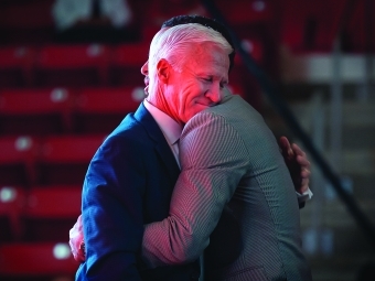Bob McKillop hugging Stephen Curry