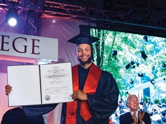 Stephen Curry showing his diploma