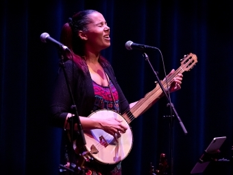 Rhiannon Giddens playing banjo