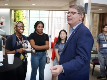 Students at First Gen Lunch with Doug Hicks