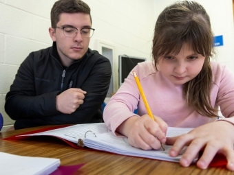 Students Tutor Ukrainian Children