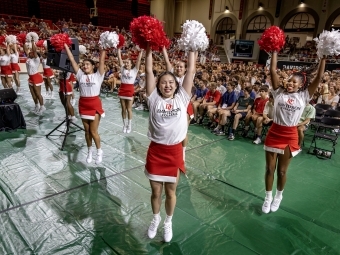 Cheerleaders at Orientation 2023