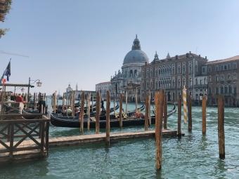a view of Venice, Italy depicting waters and a large building