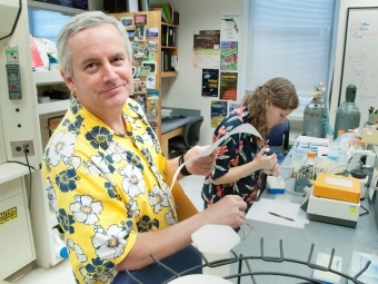 Professor Malcolm Campbell with students in the Genomics lab