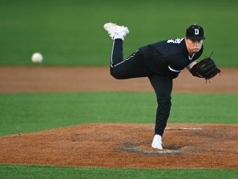 Nolan DeVos ’23 pitching in baseball game